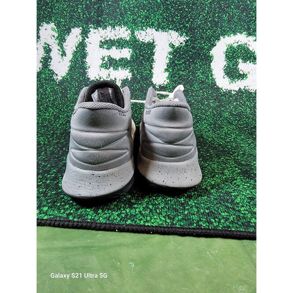 Nike Kyrie Flytrap 5 Mid White Smoke Grey Chrome Sneakers Size 6 Y / DD0340-112 - Picture 4 of 10